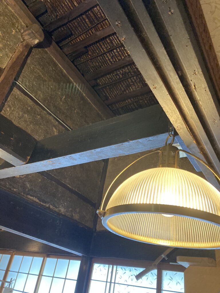 「鬨」の客間の天井