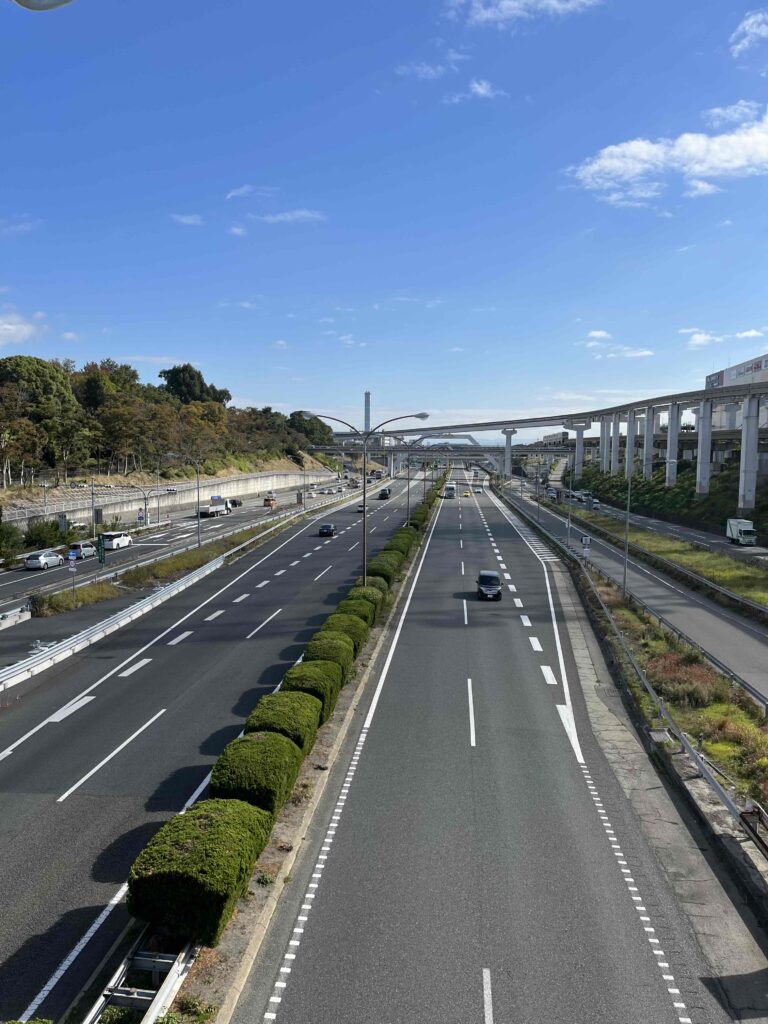 中央橋から眺める中国自動車道
